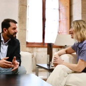 La presidenta de la Junta de Extremadura, María Guardiola, y el nuevo secretario general del PSOE regional, Álvaro Sánchez Cotrina, este martes en la Presidencia de la Junta. / LP La presidenta de la Junta de Extremadura, María Guardiola, y el nuevo secretario general del PSOE regional, Álvaro Sánchez Cotrina, este martes en la Presidencia de la Junta. / LP