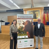 El presidente de AMGS, Julián Mora, y la ganadera y exconsejera de Gestión Forestal de Extremadura, Camino Limia. / LP El presidente de AMGS, Julián Mora, y la ganadera y exconsejera de Gestión Forestal de Extremadura, Camino Limia. / LP