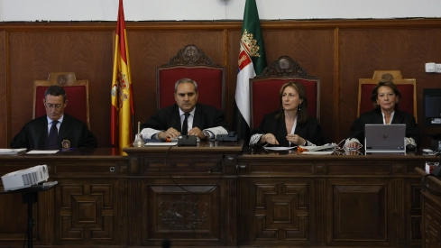 Tribunal en la Audiencia de Badajoz. / Pool-Efe