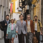 La banda de Berlín se instala en un palacio hospedados por un noble sevillano y su mujer, mientras recorren la ciudad que se convierte en un personaje más de la serie. / Netflix La banda de Berlín se instala en un palacio hospedados por un noble sevillano y su mujer, mientras recorren la ciudad que se convierte en un personaje más de la serie. / Netflix