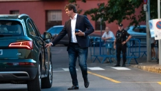 David Sánchez Pérez-Castejón, hermano del presidente del Gobierno, en los aledaños de la Audiencia de Badajoz. / EP 