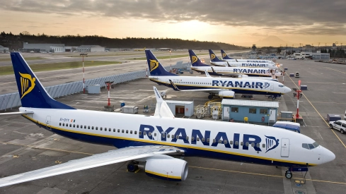 El 80% de los pasajeros de Ryanair ya utilizan las tarjetas de embarque digitales. / LP