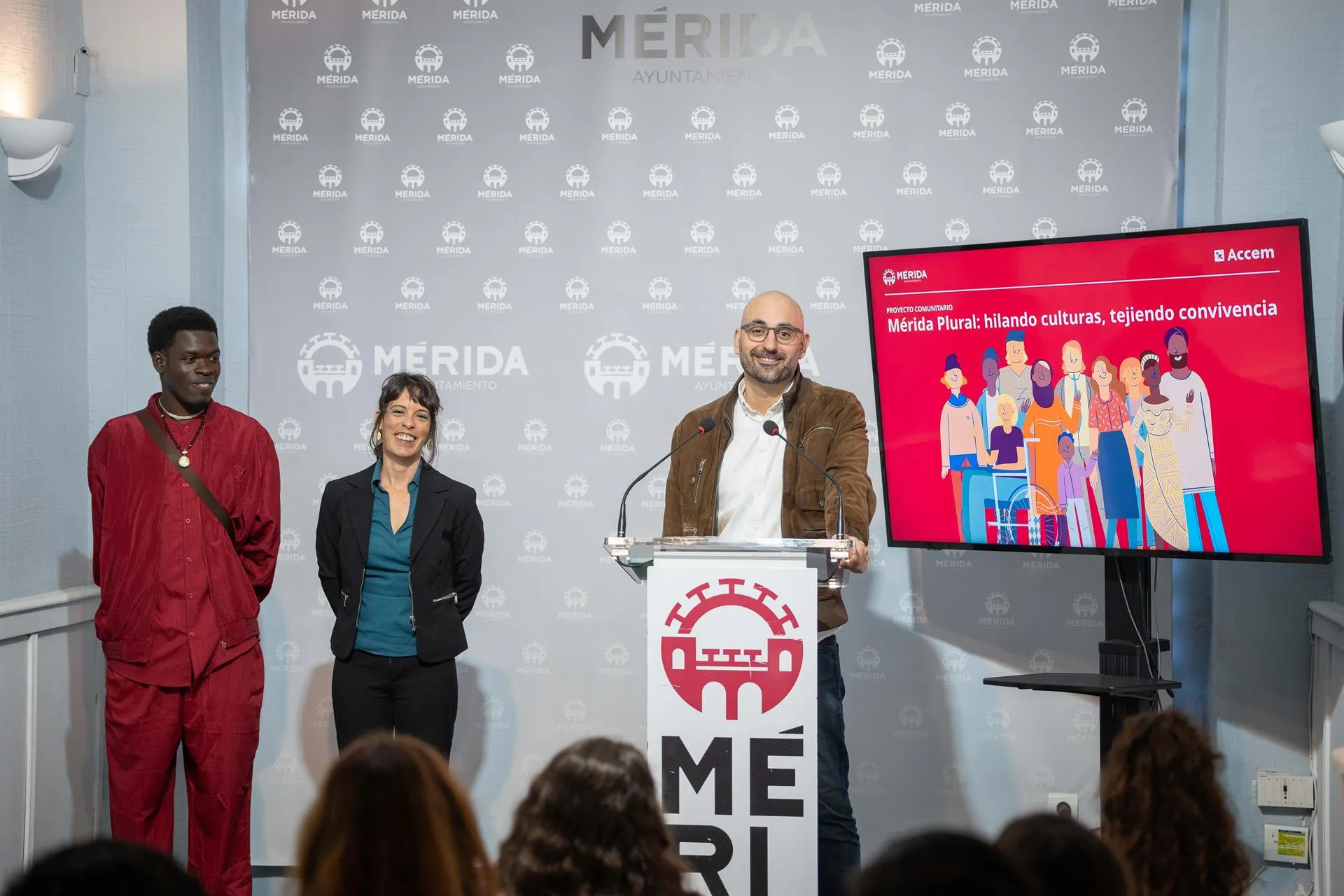 Presentación del proyecto 'Mérida Plural: Hilando Culturas, Tejiendo Convivencia' este lunes en Mérida. / LP