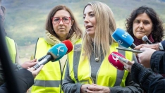 La presidenta de la Junta de Extremadura, María Guardiola, este lunes. / LP