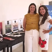 Gema Correa y Mamen González, también socia de Lycolé, en la presentación de la nueva bebida Lycolé Antiox en las instalaciones de CTAEX este martes. / CEDIDA Gema Correa y Mamen González, también socia de Lycolé, en la presentación de la nueva bebida Lycolé Antiox en las instalaciones de CTAEX este martes. / CEDIDA