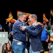 Óscar Fernández junto a Santiago Abascal la semana pasada en Cáceres. / LP