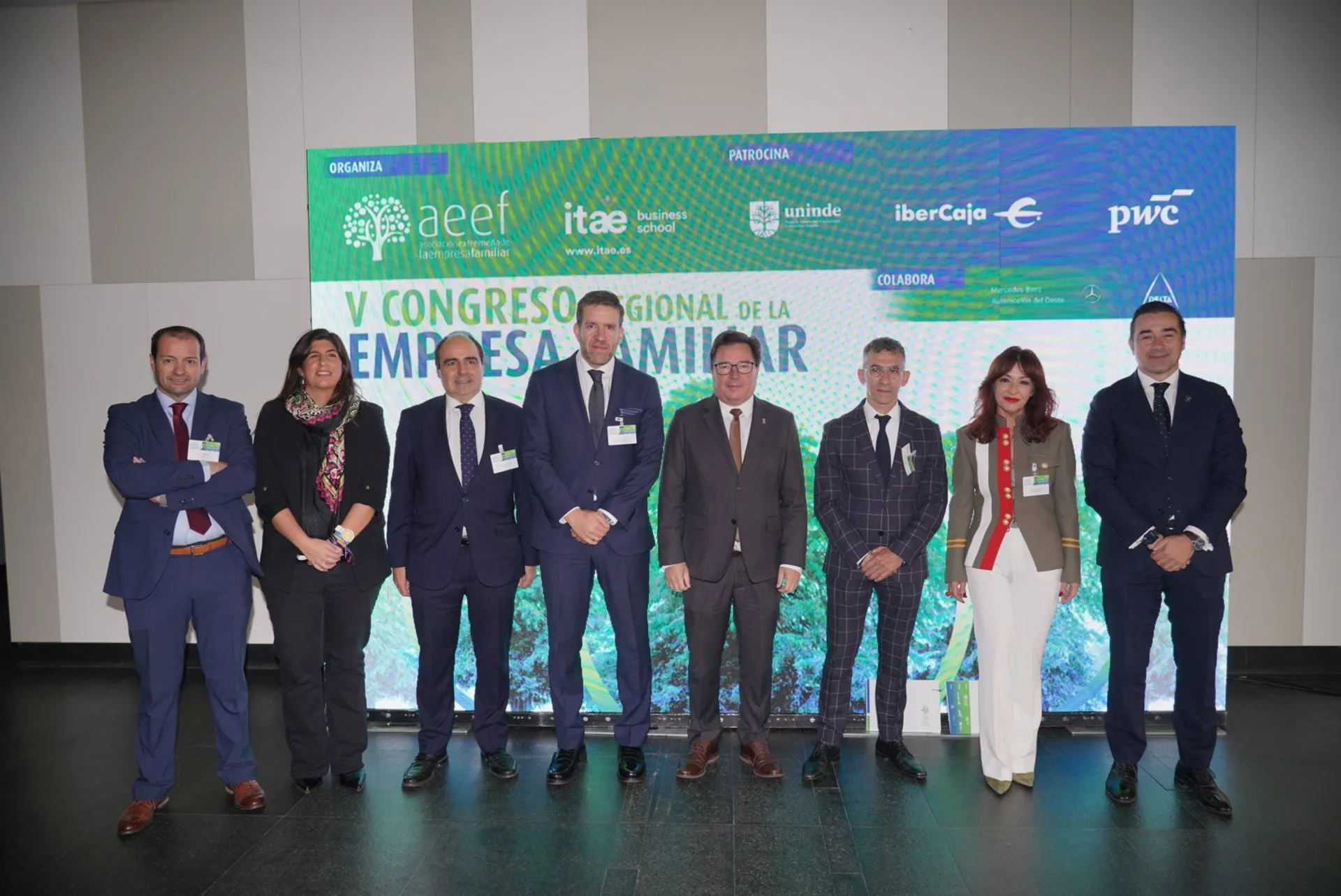 El consejero de Economía, Empleo y Transformación Digital, Guillermo Santamaría, participa en el V Congreso Regional de la Empresa Familiar. / LP