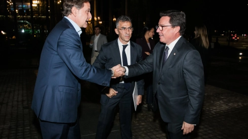 Llevada al acto del consejero Guillermo Santamaría.