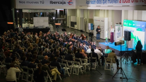 Aforo lleno en la torre de Ibercaja.