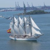 El buque escuela Juan Sebastián de Elcano encabezó la representación española en el desfile naval de Nueva York. / LP El buque escuela Juan Sebastián de Elcano encabezó la representación española en el desfile naval de Nueva York. / LP