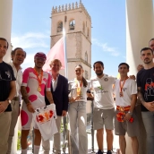 El alcalde de Badajoz, Ignacio Gragera, y el concejal delegado de Deporte, Juan Parejo, recibieron este miércoles a Carlos Díaz, Raúl Zapata, Fabiola Prieto y Rubén Tanco. / LP 