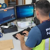 La investigación culminó el 19 de agosto de 2025, cuando agentes de la Policía Nacional detuvieron al peluquero y registraron el establecimiento. / ARCHIVO La investigación culminó el 19 de agosto de 2025, cuando agentes de la Policía Nacional detuvieron al peluquero y registraron el establecimiento. / ARCHIVO
