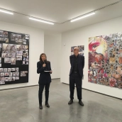 La directora del Museo Helga de Alvear, Sandra Guimarâes, y el artista suizo Thomas Hirschhorn. / EP