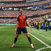 Un gol de Mikel Merino en los últimos minuto desató la euforia y permitió al combinado de Luis de la Fuente alcanzar las segundas semifinales mundialistas de su historia. / LP