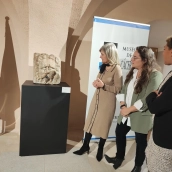 El Museo de Cáceres incorpora a su colección un mascarón del siglo XVI hallado en el jardín del Palacio de las Veletas. / EP