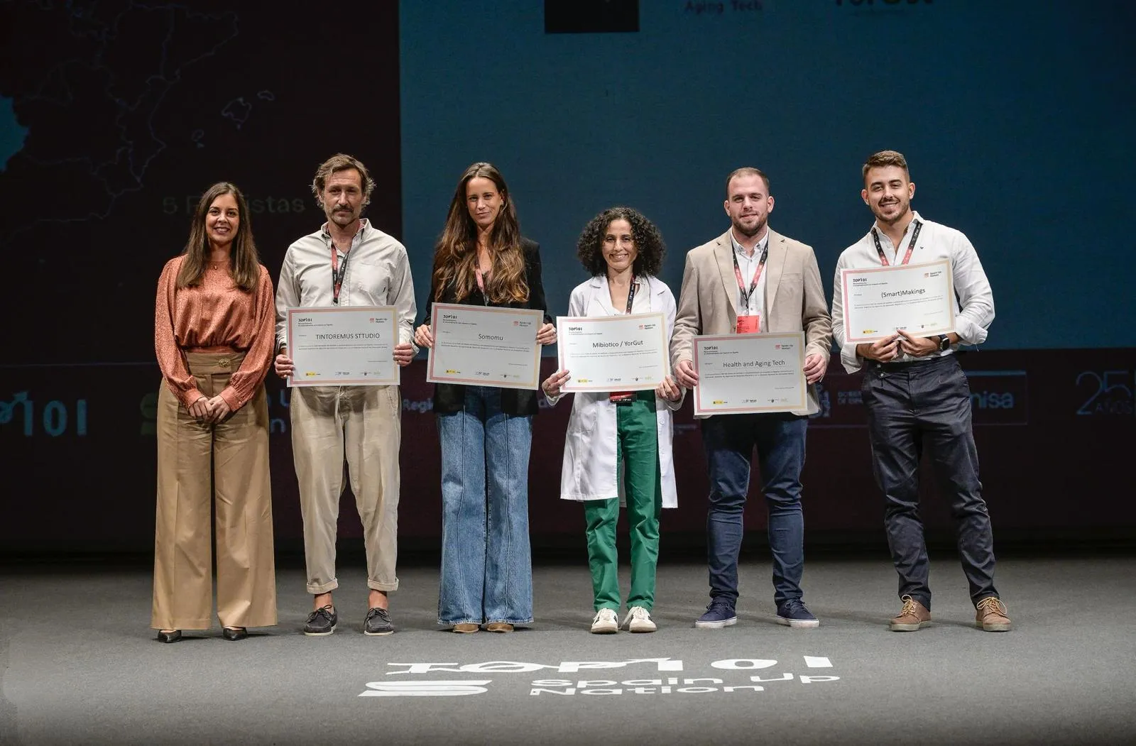 Representantes de Cinco startups de Extremadura premiadas. / LP