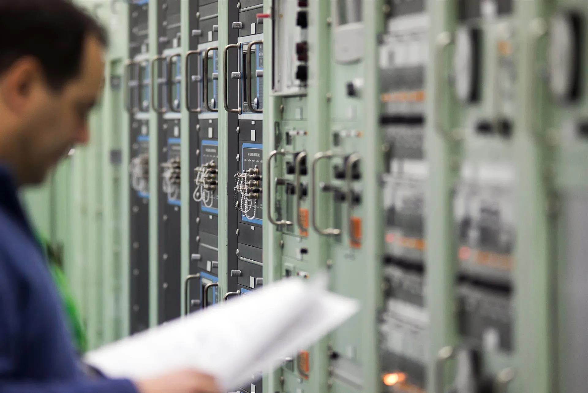 Control de una central nuclear. / LP