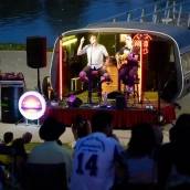 Actuación de Francis Lucas y Los Jabatos, en el muelle del Paseo del Río en Badajoz. / Aytobadajoz Actuación de Francis Lucas y Los Jabatos, en el muelle del Paseo del Río en Badajoz. / Aytobadajoz