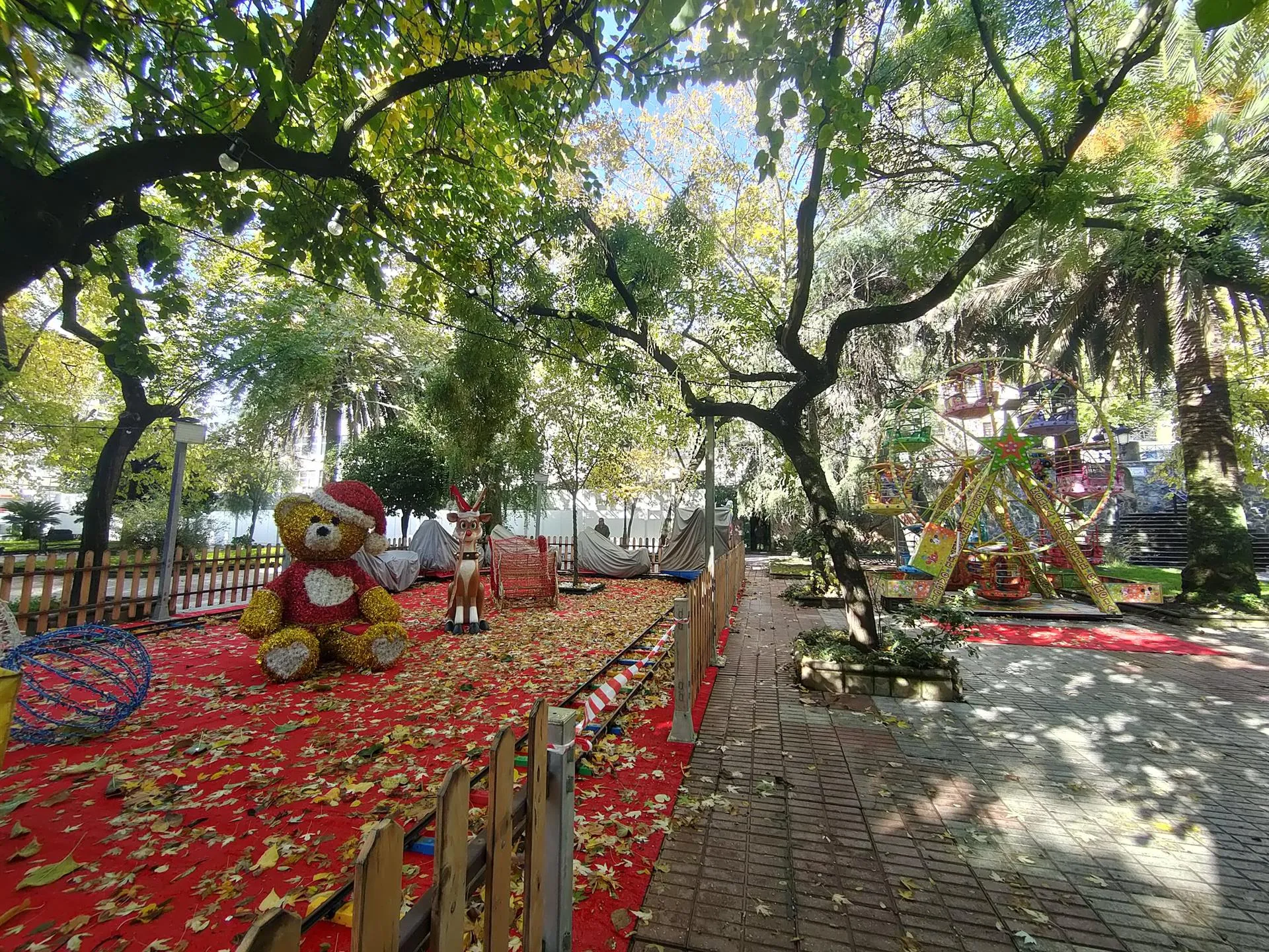El Parque de Gloria Fuertes en Cáceres preparado para la Navidad. /EP