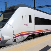 Tren de Media Distancia que da servicio en la línea de Extremadura. / LP
