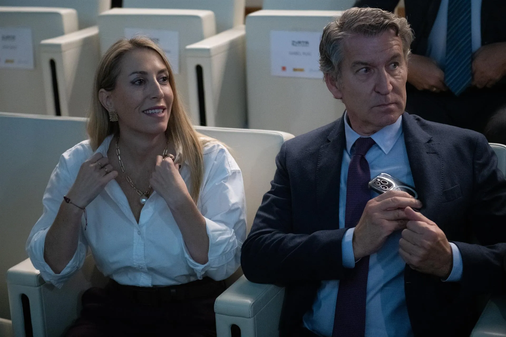 María Guardiola y Alberto Núñez Feijóo. / LP