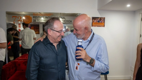Visita de autoridades al estreno de ‘La Comedia de la Olla’.