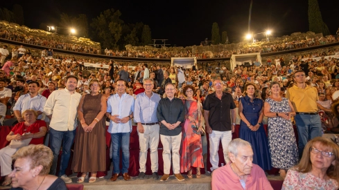 Visita de autoridades al estreno de ‘La Comedia de la Olla’.