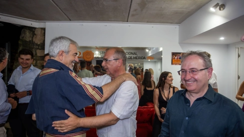 Visita de autoridades al estreno de ‘La Comedia de la Olla’.