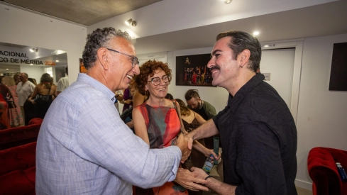 Visita de autoridades al estreno de ‘La Comedia de la Olla’.