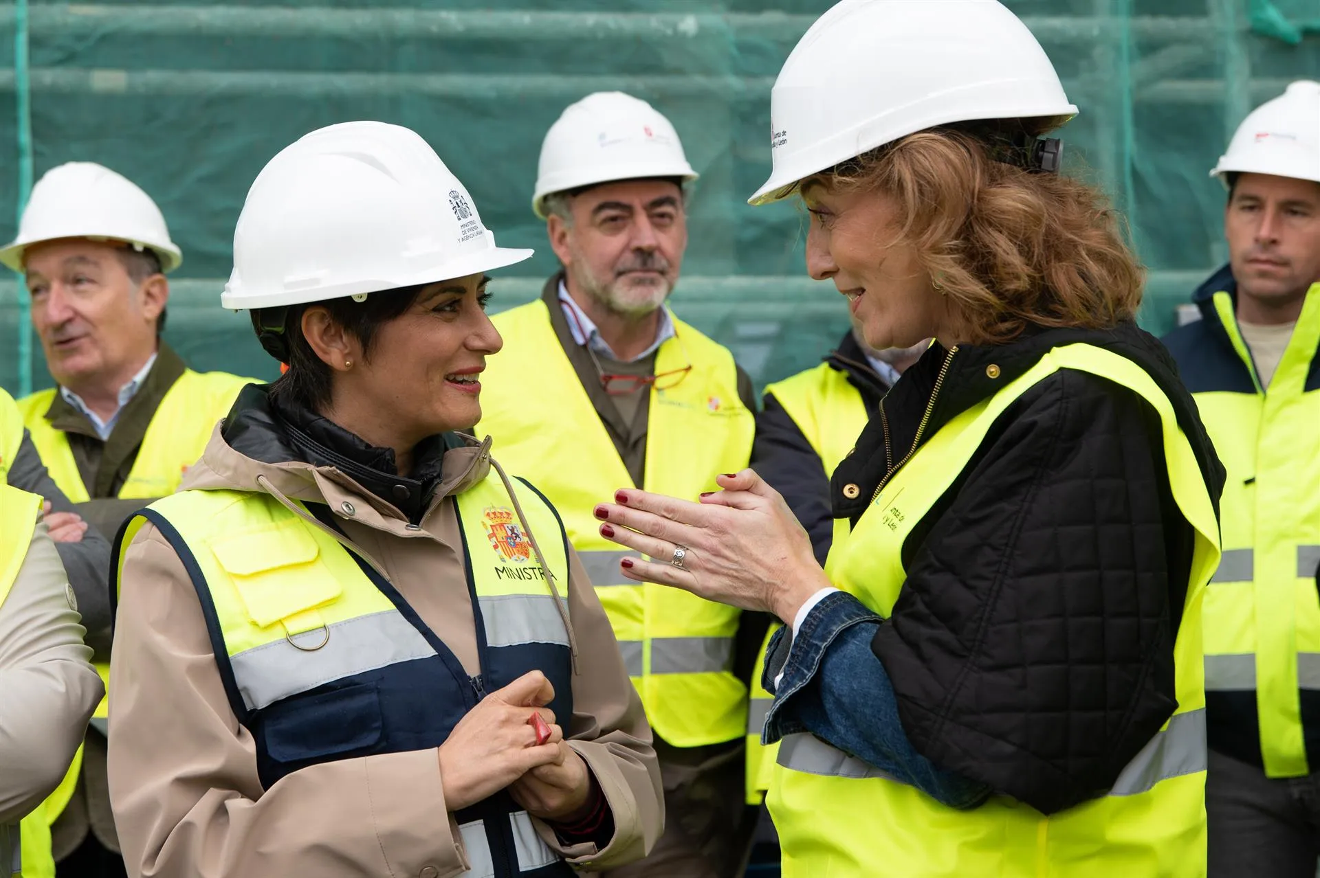 La ministra de Vivienda, Isabel Rodríguez, visita una promoción de 50 viviendas de alquiler asequible en Palencia. / EP