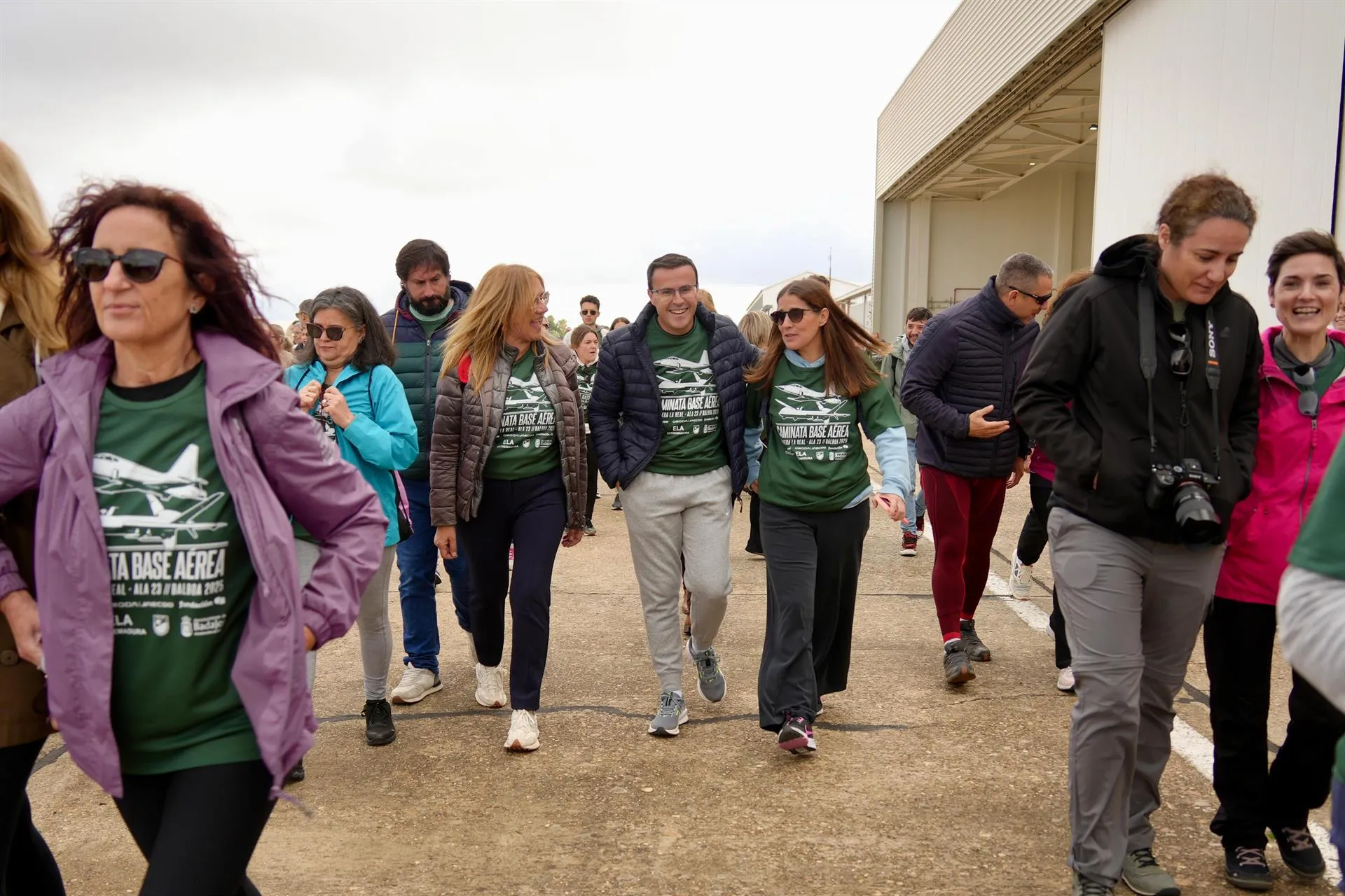 Gallardo en su visita a Navaconcejo y Plasencia, este domingo. / LP