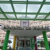 La mujer fue derivada al Hospital de Mérida, donde ingresó en estado “menos grave”. / LP