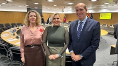 La consejera de Hacienda y Administración Pública de la Junta de Extremadura, Elena Manzano, con el equipo de la Junta que acude al Consejo de Política Fiscal y Financiera. / LP