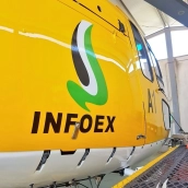  Desde el aire han intervenido también tres helicópteros y dos hidroaviones para apoyar las labores de extinción. / LP 