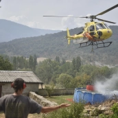 El Miteco despliega 13 medios aéreos y tres brigadas para apoyar la extinción de cuatro incendios. / LP 