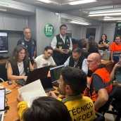 Reunión del Cecopi anoche en Pinofranqueado presidida por el vicepresidenta Abel Bautista. / LP