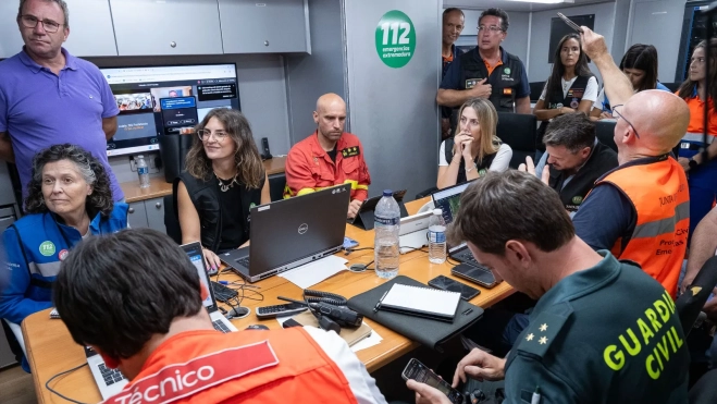 La presidenta de la Junta de Extremadura, María Guardiola, en una reunión del CECOPI en Pinofranqueado. / LP La presidenta de la Junta de Extremadura, María Guardiola, en una reunión del CECOPI en Pinofranqueado. / LP