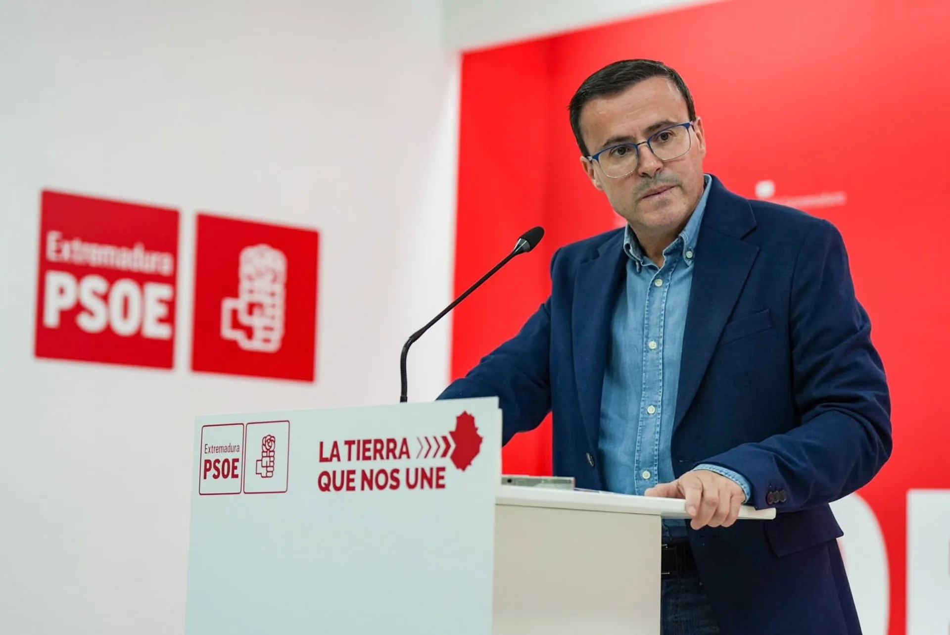 El candidato del PSOE a la Presidencia de la Junta de Extremadura, Miguel Ángel Gallardo, este lunes en Mérida. / LP El candidato del PSOE a la Presidencia de la Junta de Extremadura, Miguel Ángel Gallardo, este lunes en Mérida. / LP