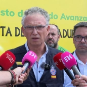 El delegado del Gobierno en Extremadura, José Luis Quintana, visitó el puesto de mando avanzado instalado en Pinofranqueado. / LP El delegado del Gobierno en Extremadura, José Luis Quintana, visitó el puesto de mando avanzado instalado en Pinofranqueado. / LP