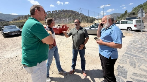 Miguel Ángel Morales recorrió durante la jornada del viernes algunas de las zonas más castigadas por el fuego. / LP Miguel Ángel Morales recorrió durante la jornada del viernes algunas de las zonas más castigadas por el fuego. / LP