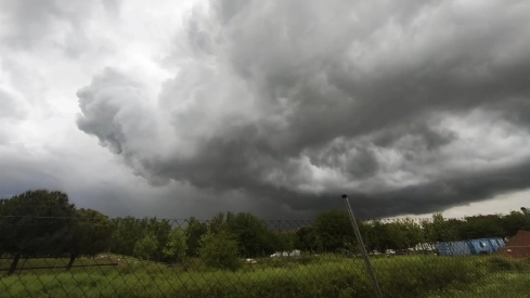 Gran parte de Extremadura estará este lunes en alerta amarilla por lluvias, tormentas y viento. / LP Gran parte de Extremadura estará este lunes en alerta amarilla por lluvias, tormentas y viento. / LP