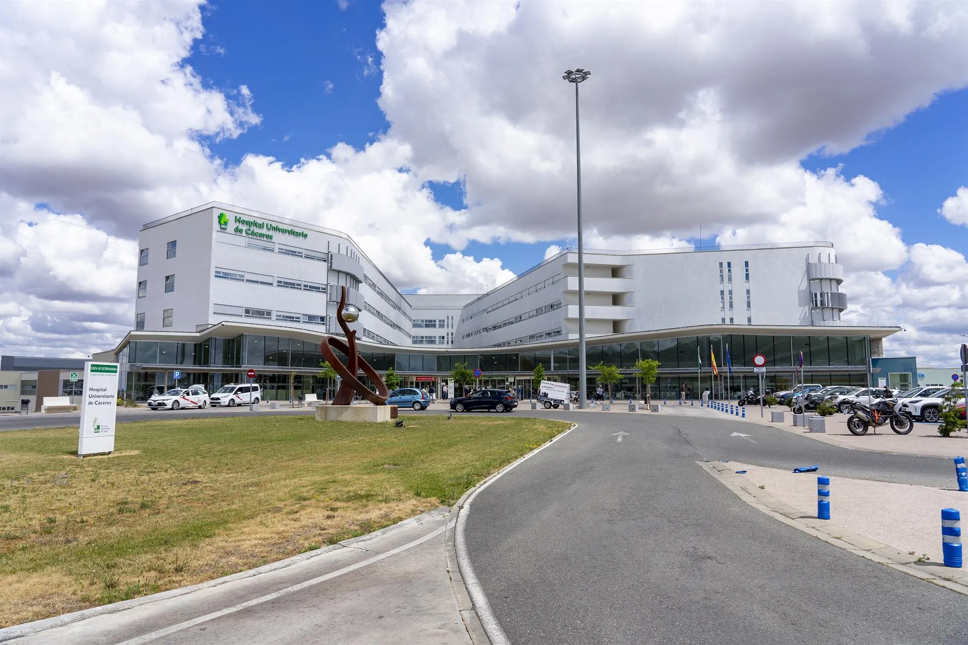 Hospital Universitario de Cáceres. / LP