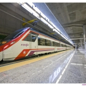 El abono único de transportes ha superado los 4,5 millones de viajes en tren y autobús desde su puesta en marcha el pasado mes de enero. / LP 
