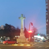 Cruz de los Caídos de Cáceres, situada en la plaza de América. / LP Cruz de los Caídos de Cáceres, situada en la plaza de América. / LP