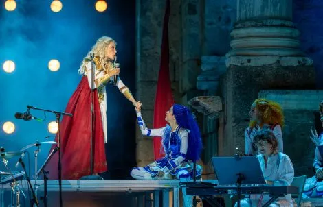 Ensayo de 'Las 9 musas' el pasado martes por la noche en el Teatro Romano de Mérida. / LP Ensayo de 'Las 9 musas' el pasado martes por la noche en el Teatro Romano de Mérida. / LP