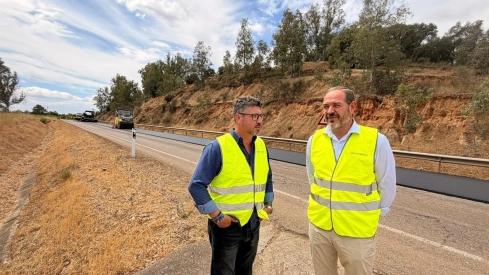 Las obras incluyen la renovación del firme, la mejora de la señalización y el refuerzo de los elementos de protección de la carretera. / LP Las obras incluyen la renovación del firme, la mejora de la señalización y el refuerzo de los elementos de protección de la carretera. / LP