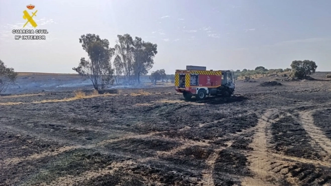La Guardia Civil ha instruido diligencias como investigado a un vecino de Azuaga por su presunta relación con un incendio agrícola intencionado. / GC La Guardia Civil ha instruido diligencias como investigado a un vecino de Azuaga por su presunta relación con un incendio agrícola intencionado. / GC