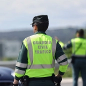 Guardia Civil de Tráfico en una regulación de carretera. / LP Guardia Civil de Tráfico en una regulación de carretera. / LP