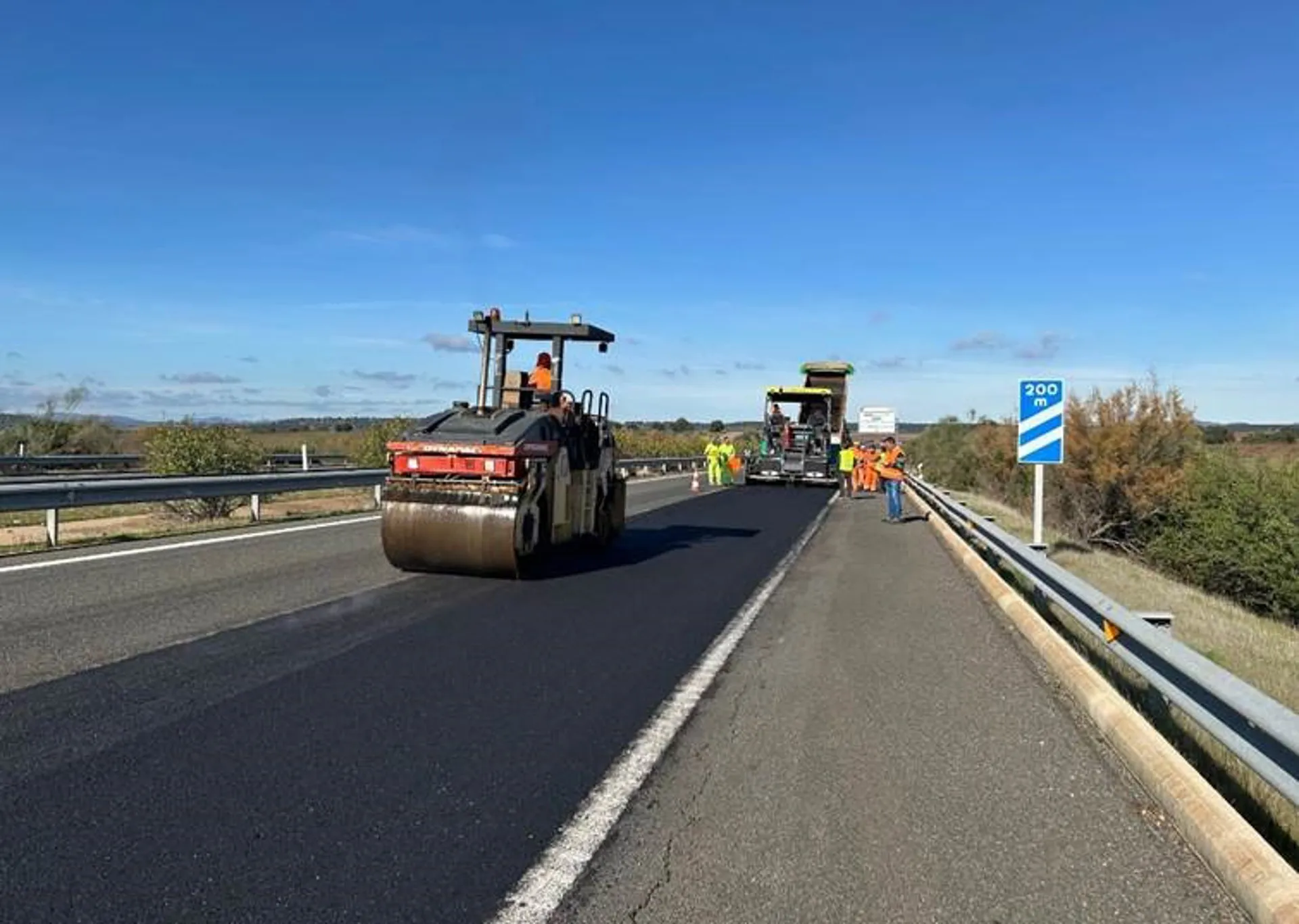 Obras de asfaltado en carreteras. / LP