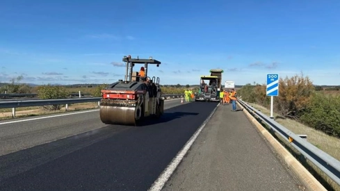 Obras de asfaltado en carreteras. / LP